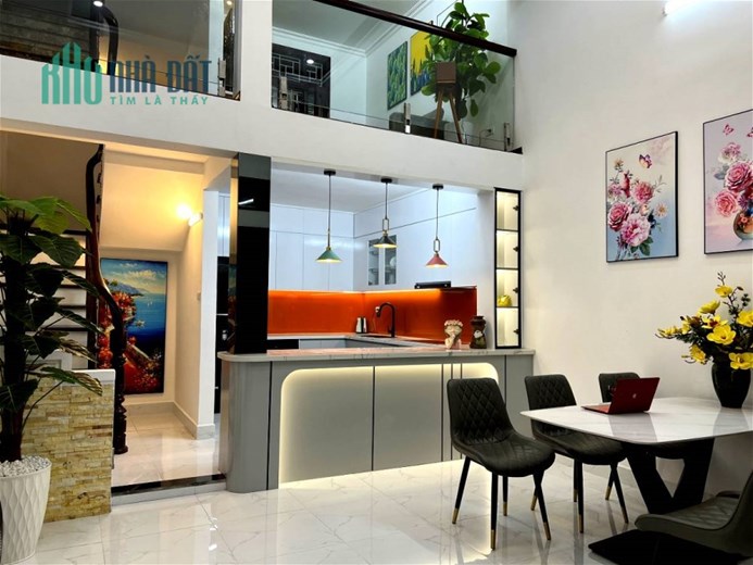 Anh chị phải nhanh mới mua được căn lô góc này 36m2x6T Thịnh Hào 2, Đống Đa chỉ 6.x Tỷ.