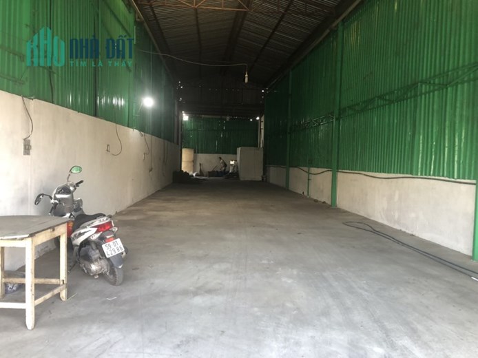 xưởng 200m2 mặt tiền QL1A xe Cont 24h, hẻm phía sau xe 8T