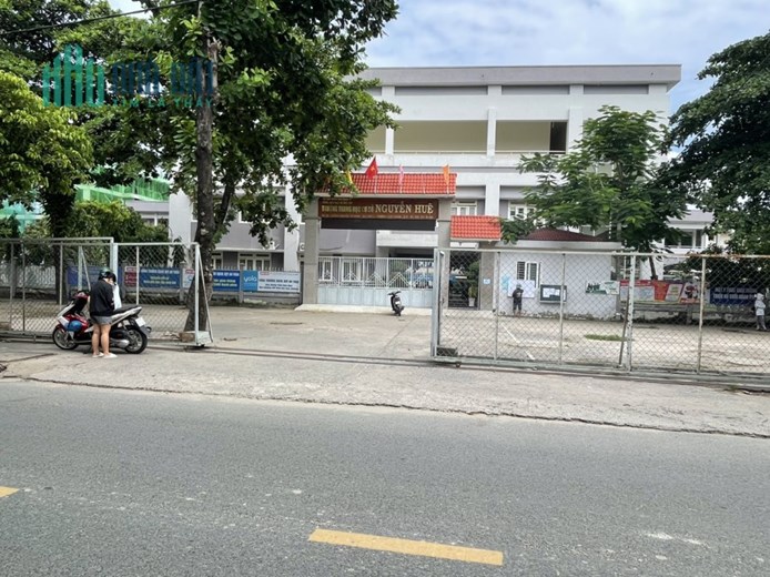 MẶT TIỀN ĐƯỜNG 10M, NGAY NGUYỄN THỊ ĐẶNG QUẬN 12, NHÀ CẤP 4 CÓ LỬNG, 72M2, TIỆN XÂY MỚI, NHỈNH 4 TỶ.