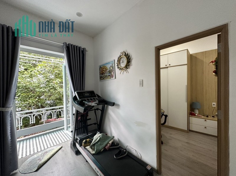 .Sát MT Hoàng Diệu, 50m2, 2 tầng mới ngang 5.5, hướng Nam, 2.x tỷ