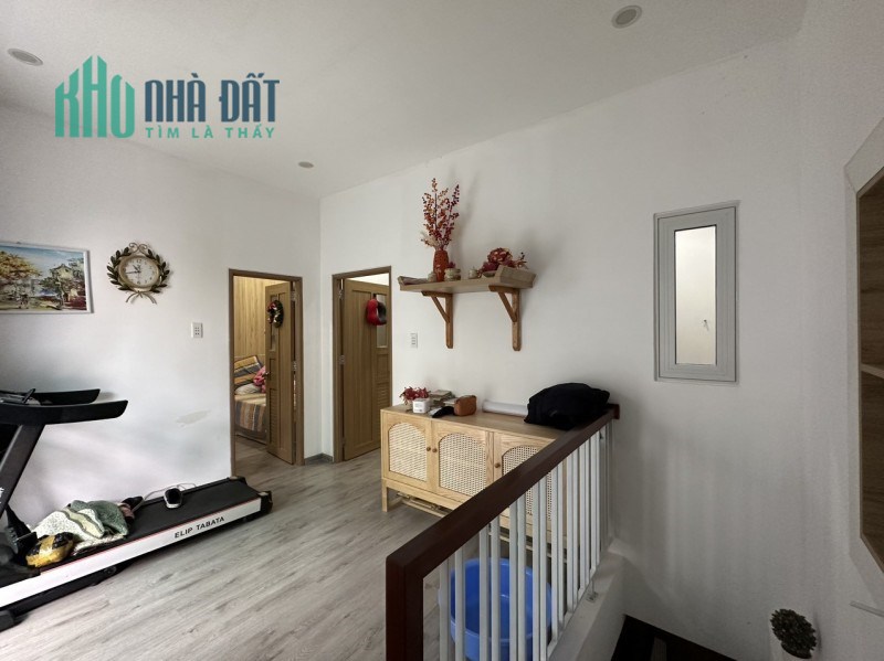 .Sát MT Hoàng Diệu, 50m2, 2 tầng mới ngang 5.5, hướng Nam, 2.x tỷ