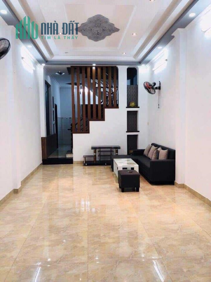 Giảm sâu 900 triệu, bán nhanh nhà Lê Quang Định, 65m2, 3 tầng, có sân trồng rau sạch