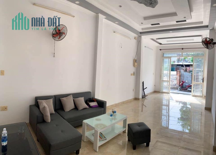 Giảm sâu 900 triệu, bán nhanh nhà Lê Quang Định, 65m2, 3 tầng, có sân trồng rau sạch