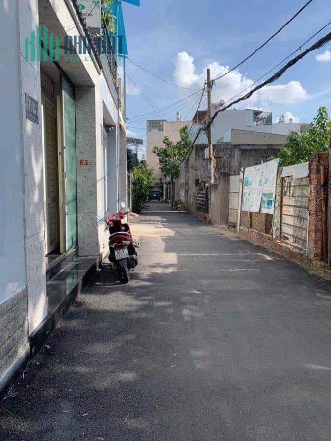 Giảm sâu 900 triệu, bán nhanh nhà Lê Quang Định, 65m2, 3 tầng, có sân trồng rau sạch