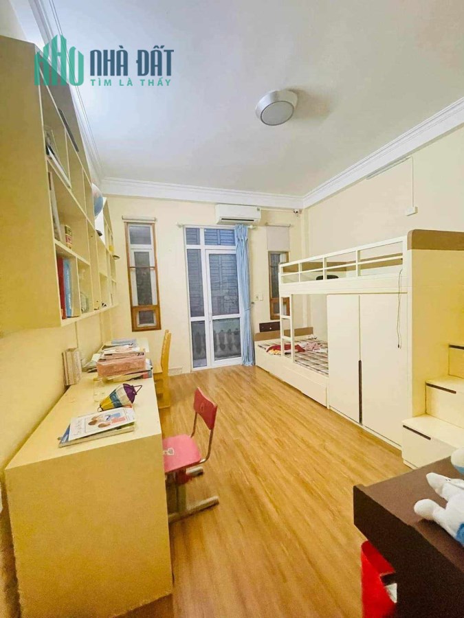 HOÀNG QUỐC VIỆT NHÀ ĐẸP Ở NGAY, GẦN PHỐ, GẦN Ô TÔ, 5 TẦNG, MẶT TIỀN 3.8M, HƠN 4 TỶ