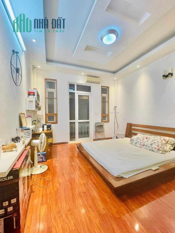 HOÀNG QUỐC VIỆT NHÀ ĐẸP Ở NGAY, GẦN PHỐ, GẦN Ô TÔ, 5 TẦNG, MẶT TIỀN 3.8M, HƠN 4 TỶ