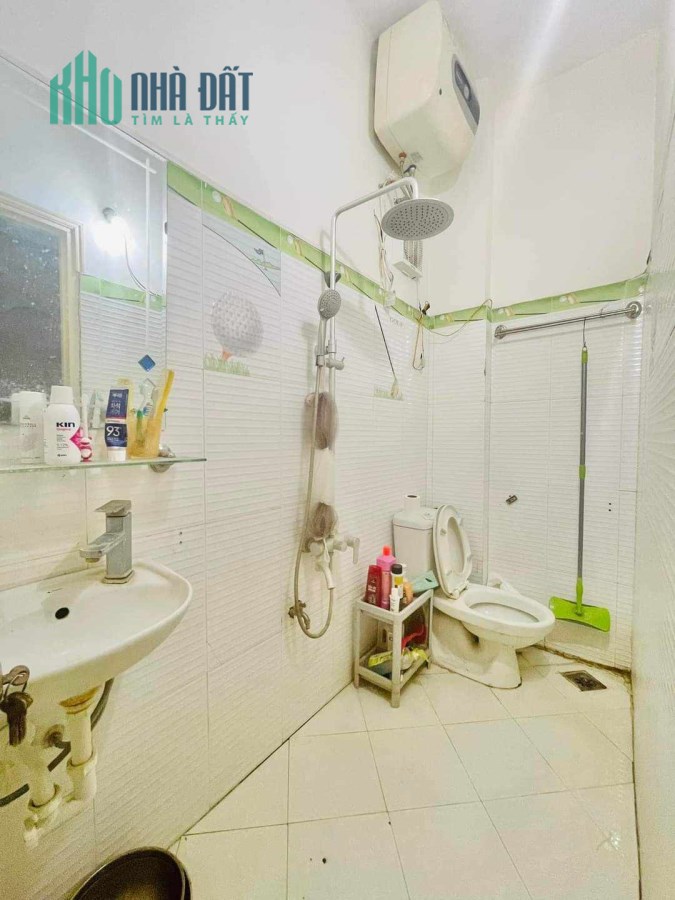 HOÀNG QUỐC VIỆT NHÀ ĐẸP Ở NGAY, GẦN PHỐ, GẦN Ô TÔ, 5 TẦNG, MẶT TIỀN 3.8M, HƠN 4 TỶ