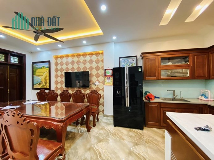Bán nhà Nguyễn Văn Cừ mới xây - 40m - 5T - MT 5m - Nhỉnh 3 tỷ.