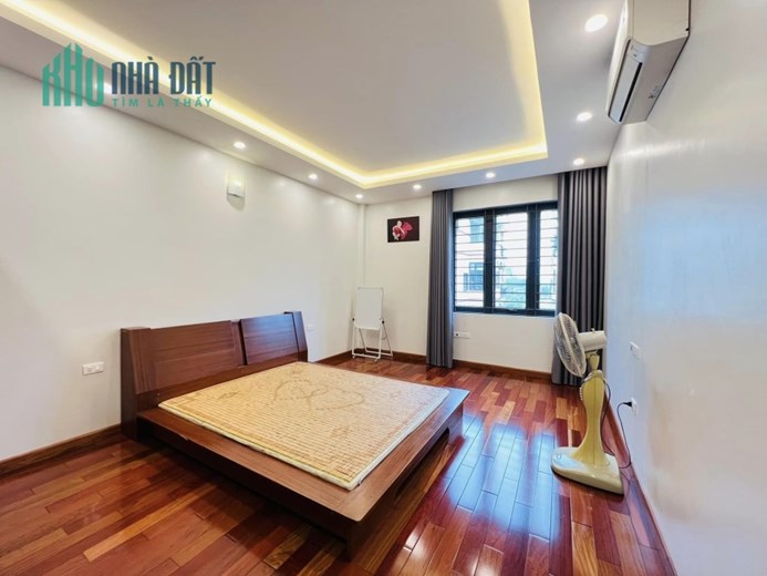 Bán nhà Nguyễn Văn Cừ mới xây - 40m - 5T - MT 5m - Nhỉnh 3 tỷ.