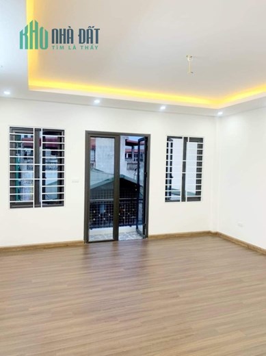 Nhỉnh 3 tỷ - Nhà mới Nguyễn Văn Cừ -  43m - 5T - MT 5m