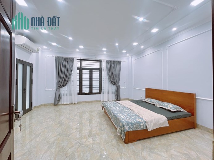 Chính chủ bán gấp Siêu phẩm Đê La Thành 45m 5 tầng 5.5m ngõ thông ô tô đỗ gần full tiện ích