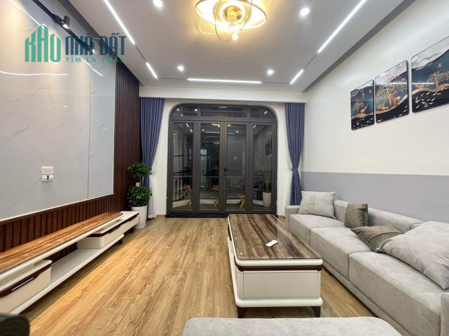 46m 5 Tầng Mặt Tiền 4m Nhỉnh 4 Tỷ Phố Dương Quảng Hàm Cầu Giấy. Nhà Nhỏ Tiền 3 Bước Ra Ô Tô Tránh.