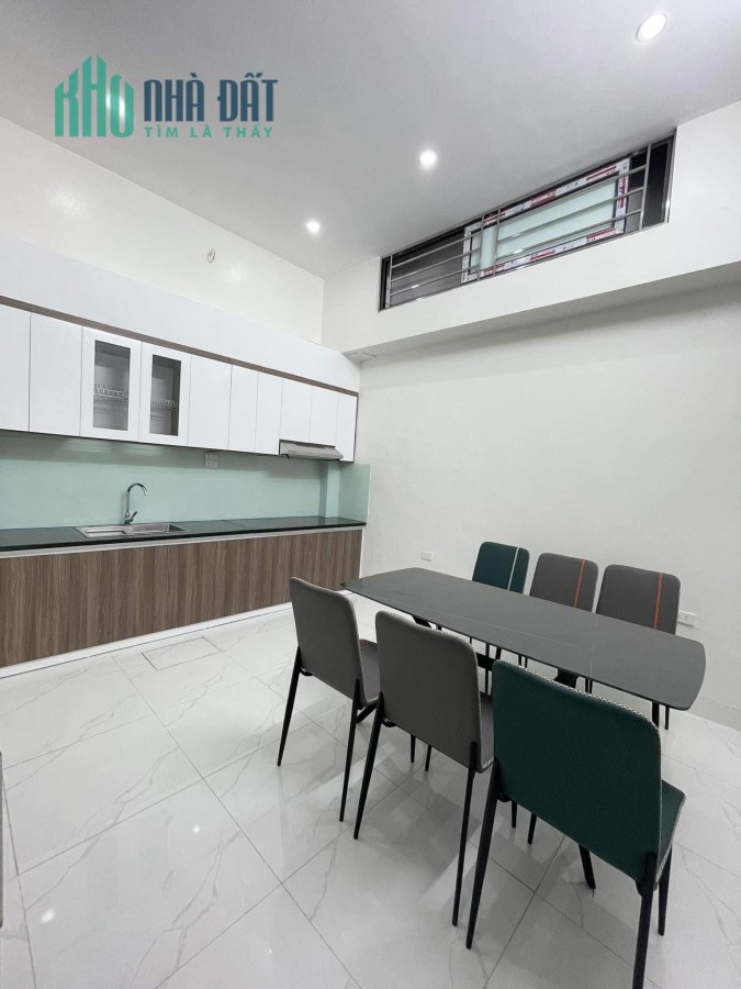 46m 5 Tầng Mặt Tiền 4m Nhỉnh 4 Tỷ Phố Dương Quảng Hàm Cầu Giấy. Nhà Nhỏ Tiền 3 Bước Ra Ô Tô Tránh.