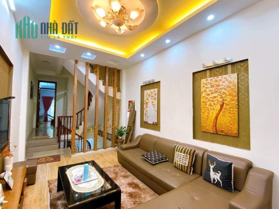 Bán nhà PL 95 Chùa Bộc, Đống Đa 50M, 5T phố Vip, dân tri cao, oto 50m, ở luôn.