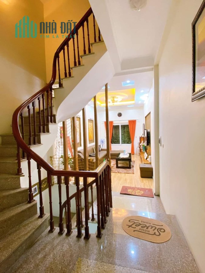 Bán nhà PL 95 Chùa Bộc, Đống Đa 50M, 5T phố Vip, dân tri cao, oto 50m, ở luôn.