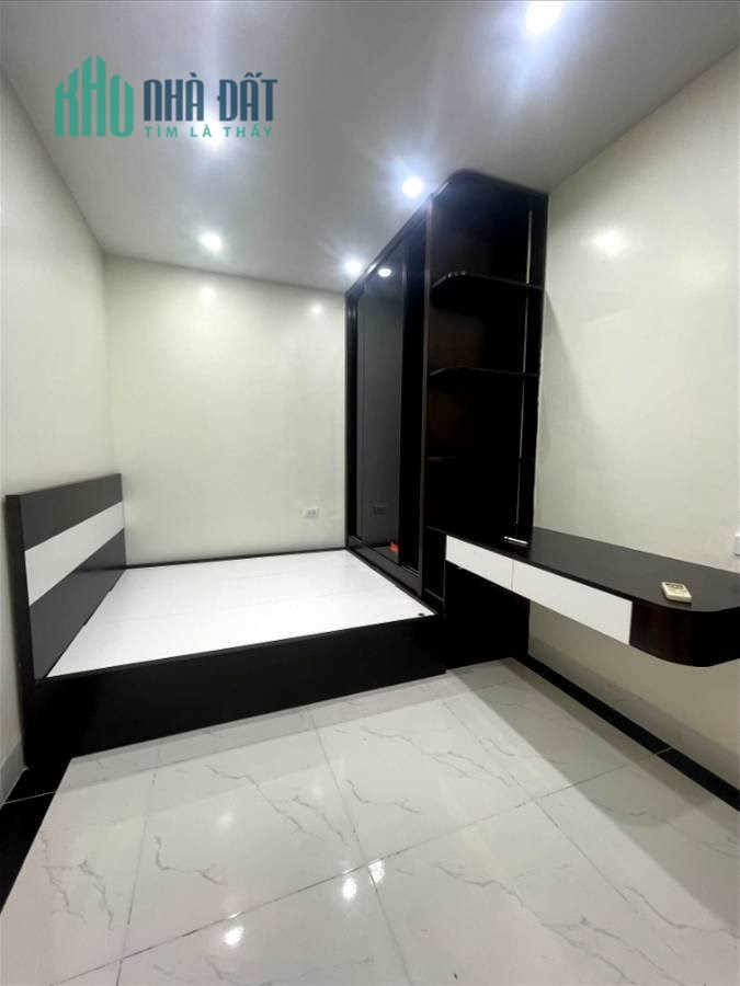 50m 5 Tầng Mặt Tiền 4m Phố Dương Quảng Hàm Cầu Giấy. Nhà Chủ Tự Xây Kiên Cố Chắc Chắn. Khu Vực Dân