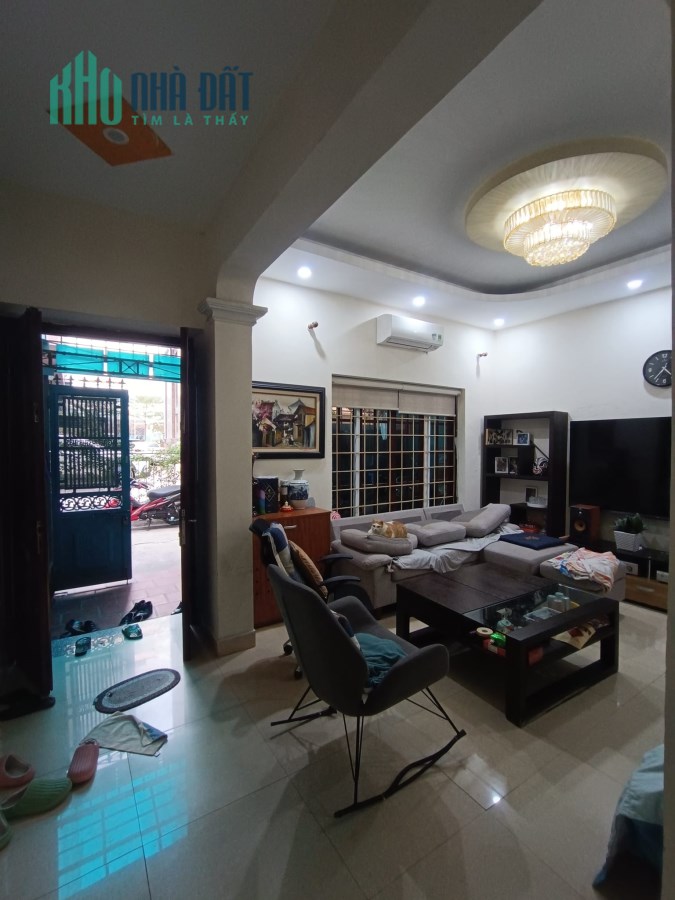 HIẾM!!! Bán Nhà Phân Lô Trần Quốc Hoàn 55m2 – Ô Tô ra vào – Chỉ Hơn 9 Tỷ