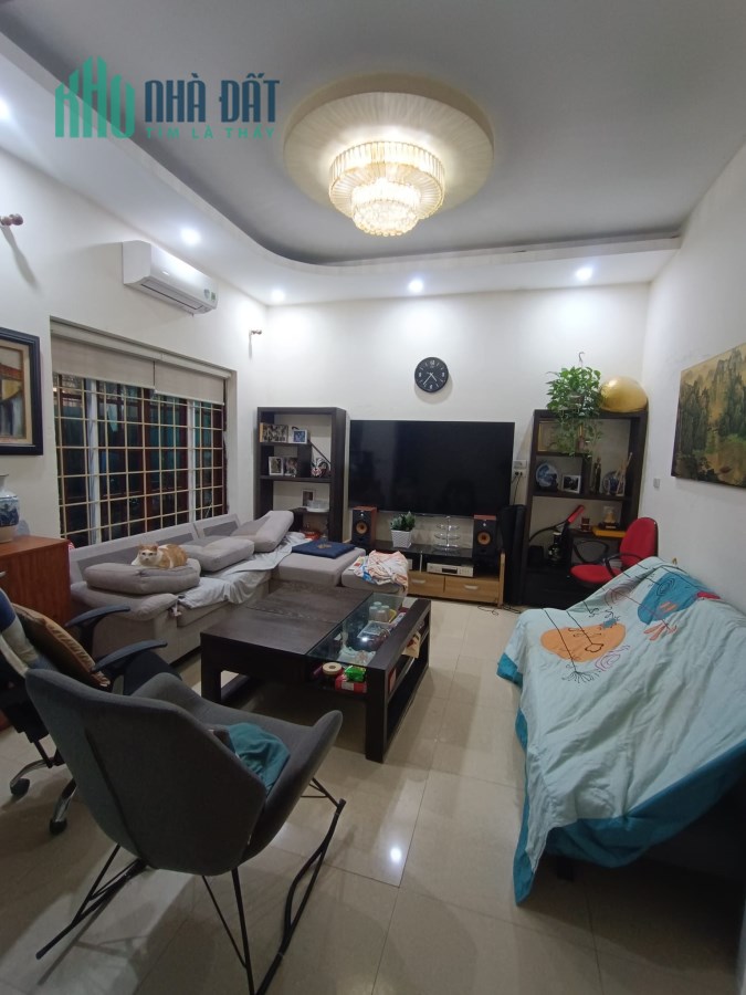 HIẾM!!! Bán Nhà Phân Lô Trần Quốc Hoàn 55m2 – Ô Tô ra vào – Chỉ Hơn 9 Tỷ