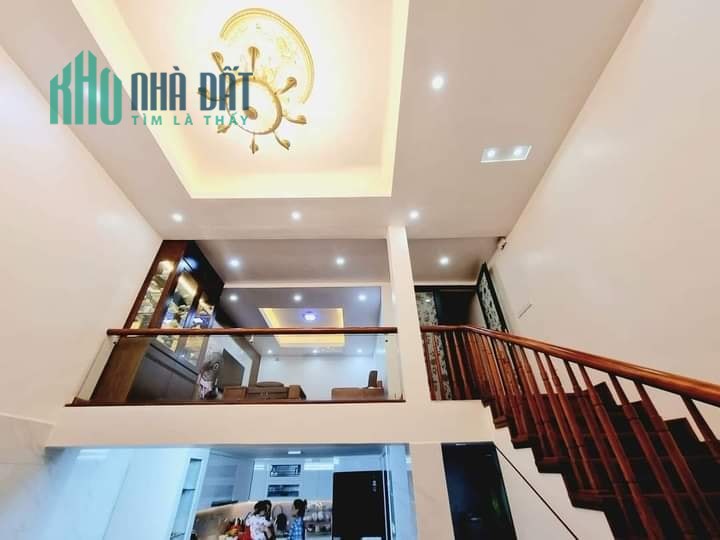 GIÁP BÁT NHÀ ĐẸP 40M2,4T Ở LUÔN, Ô TÔ. 3 TỶ 6