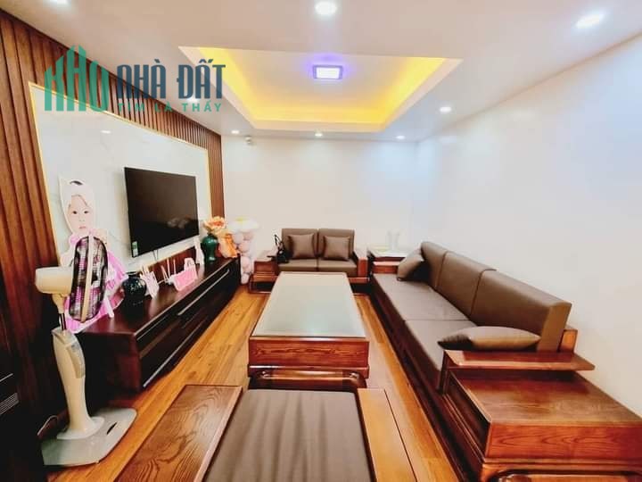 GIÁP BÁT NHÀ ĐẸP 40M2,4T Ở LUÔN, Ô TÔ. 3 TỶ 6