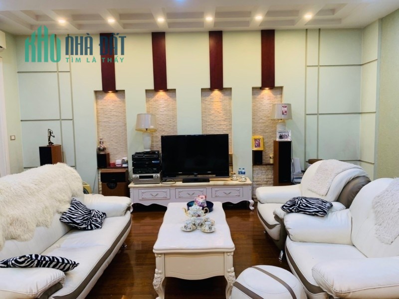 Bán nhà mặt phố Vạn Phúc, 2 thoáng, DT47m2 x 5 tầng, MT 4,7m, giá 26.5 tỷ.