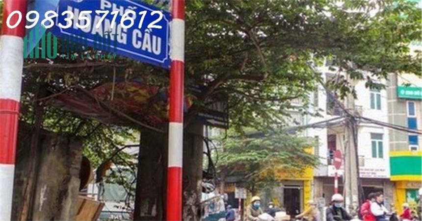 Bán nhà phố Hoàng Cầu (Đống Đa) 30m2 x 4T Ô Tô đỗ cửa, Ngay Hồ 4.7 tỷ