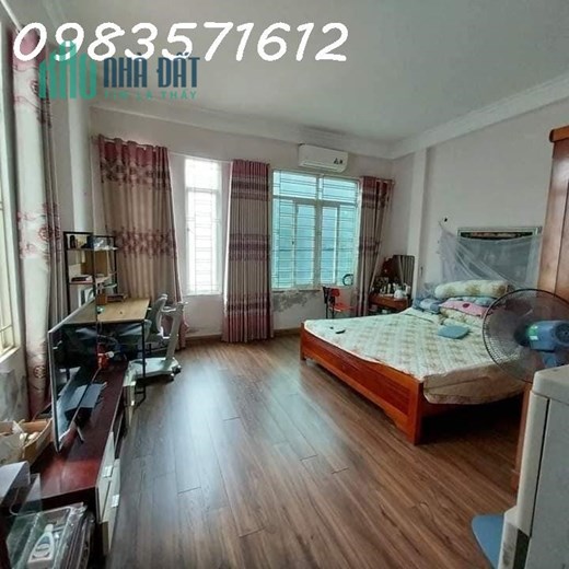 Bán nhà phố Hoàng Cầu (Đống Đa) 30m2 x 4T Ô Tô đỗ cửa, Ngay Hồ 4.7 tỷ