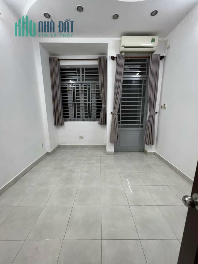 BÁN NHÀ HẺM XE HƠI - GIẢM 700TR. GIÁ TỐT -CHỔT. NHÀ VÀO Ở NGAY - NHÀ HAI MẶT HẺM RỘNG .