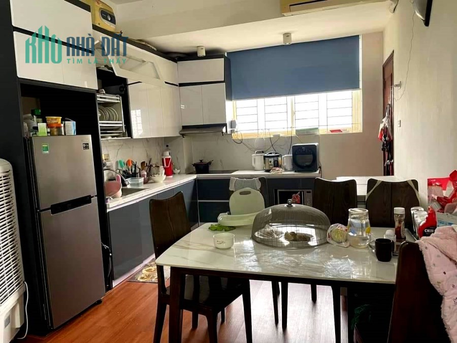 Bán CC F5 Trung Kính, Cầu GIấy, DT 111m2, 3 ngủ 2 vệ sinh, lô góc, thoáng, sổ đỏ lâu dài.