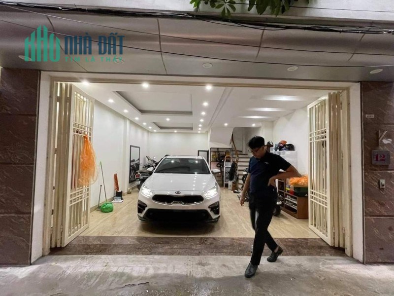 BÁN NHÀ TRUNG TÂM QUẬN CẦU GIẤY, DT 42M, 5 TẦNG, MT 5.5M, NHỈNH 8 TỶ.