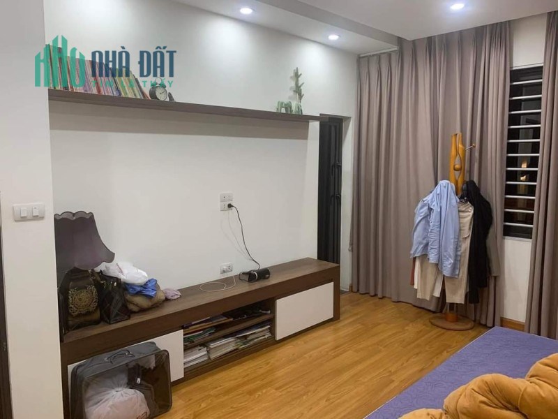BÁN NHÀ TRUNG TÂM QUẬN CẦU GIẤY, DT 42M, 5 TẦNG, MT 5.5M, NHỈNH 8 TỶ.