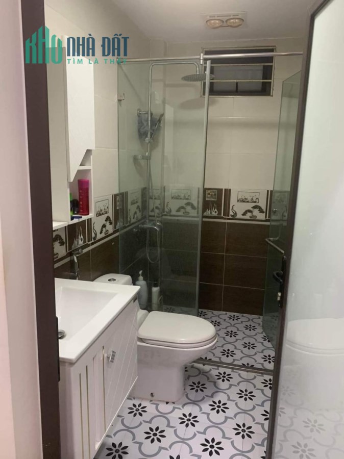 BÁN NHÀ TRUNG TÂM QUẬN CẦU GIẤY, DT 42M, 5 TẦNG, MT 5.5M, NHỈNH 8 TỶ.