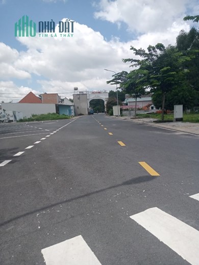 3.	Sở hữu ngay căn nhà 1 trệt 2 lầu với kiến trúc hiện đại.Ưu đãi lộc vàng