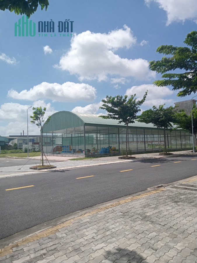 4.	Cần ra nhanh căn nhà đã xây hoàn thiện ngay tại TP Tân Uyên