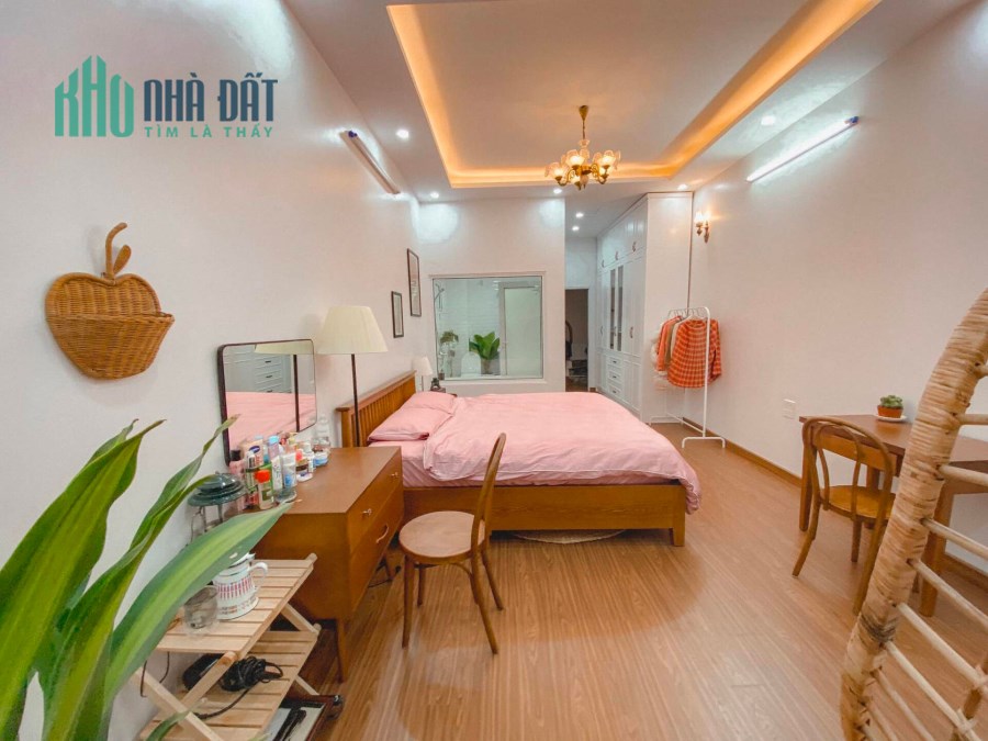 Bán gấp căn hộ tập thể lô vip, Kim Liên, 80m2, Ô tô vào nhà