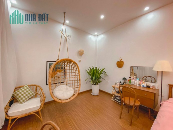 Bán gấp căn hộ tập thể lô vip, Kim Liên, 80m2, Ô tô vào nhà