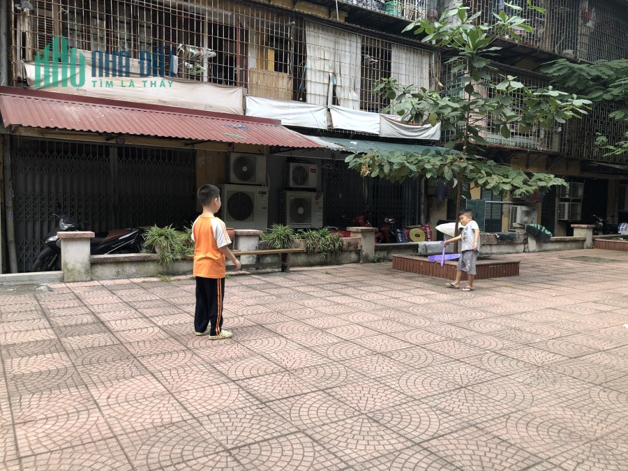 Bán gấp căn hộ tập thể lô vip, Kim Liên, 80m2, Ô tô vào nhà