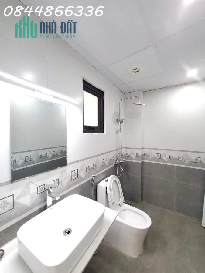 Nhà đẹp phố Tô Vĩnh Diện, Thanh Xuân, 6 tầng nhỉnh 6 tỷ, thang máy, vị trí đẹp, ở rất thích