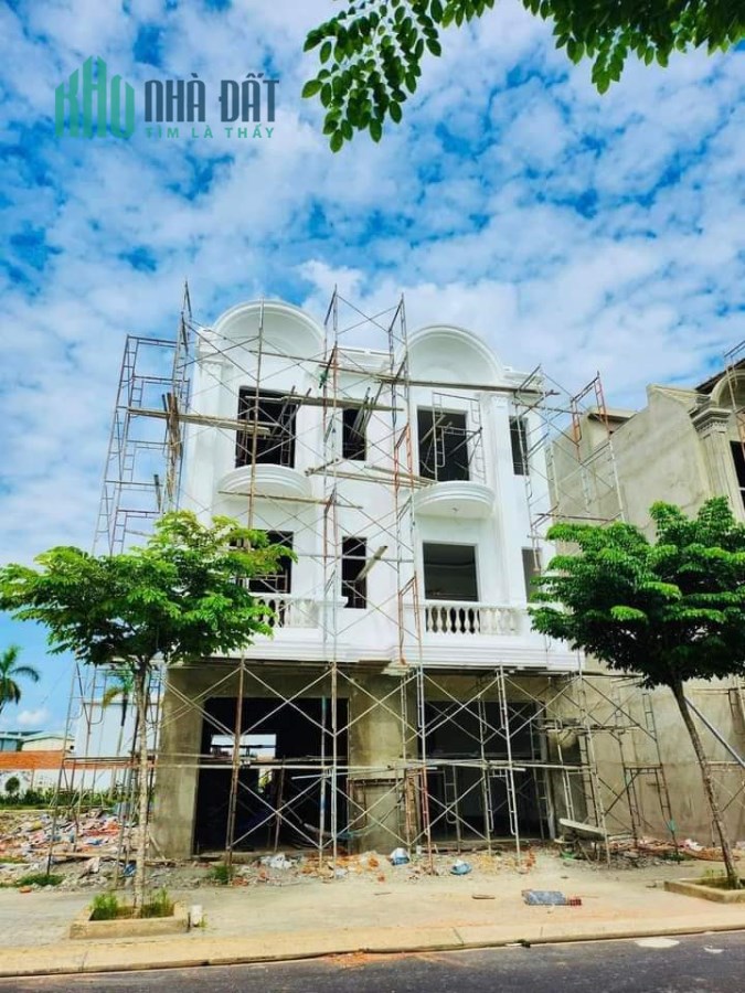 Kẹt tiền trả nợ cần ra nhanh căn nhà 1 trệt 2 lầu.Gía chỉ từ 750 triệu