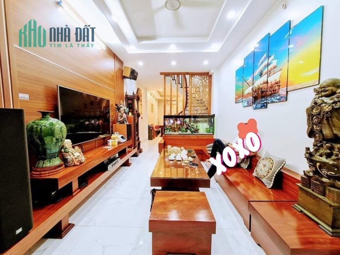 Bán nhà Tân Mai, ô tô đõ cổng, trước nhà 2m, 37.2 m2, 5 tầng, 3,1 tỷ