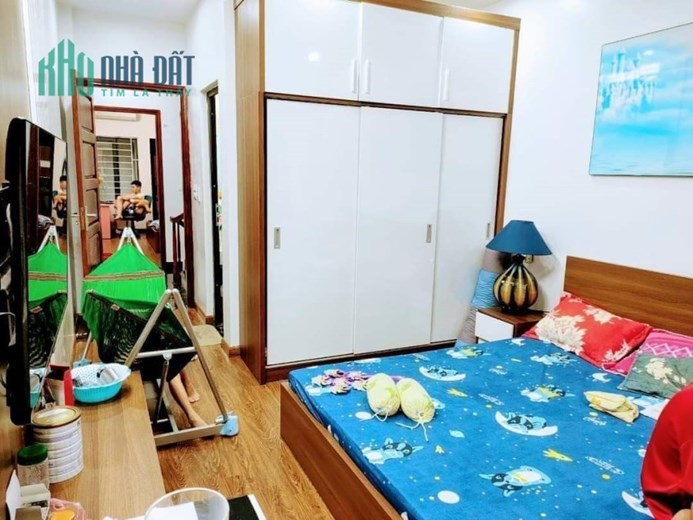 Bán nhà Tân Mai, ô tô đõ cổng, trước nhà 2m, 37.2 m2, 5 tầng, 3,1 tỷ