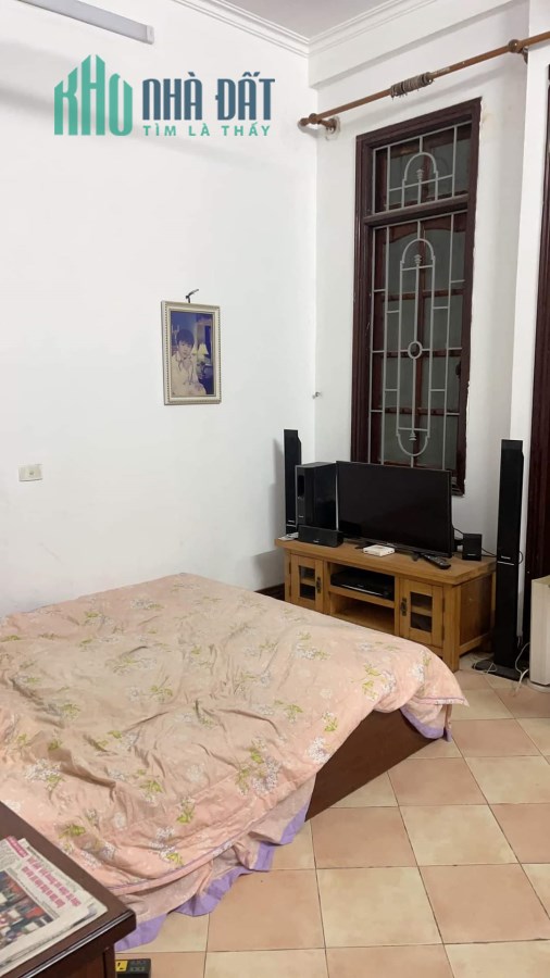 Bán nhà Tân Mai, ô tô đõ cổng, trước nhà 2m, 37.2 m2, 5 tầng, 3,1 tỷ