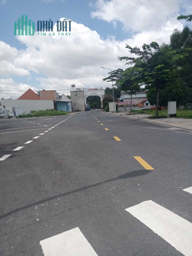 Bán gấp nhà 1 trệt 2 lầu giá ngộp để trả nợ. Gía chỉ từ 750 triệu