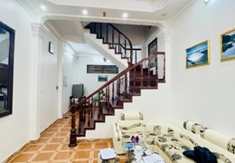 Sốc Sốc! Bán gấp Nhà 61m² Phố Chùa Láng, Đống Đa Gần Hồ, Ô tô tránh, 2 thoáng 4 tầng MT 4,1m