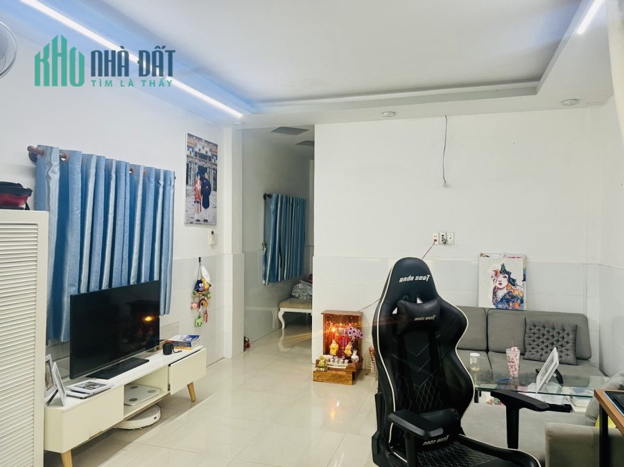 Nhà đẹp, kinh doanh, 4.5x12, hẻm thông 6m Lê Văn Việt. 3.x tỷ
