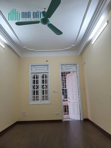 Bán nhà Minh Khai ngõ rộng thênh thang, ô tô cách 10m, DT37m2, giá 3.6 tỷ.