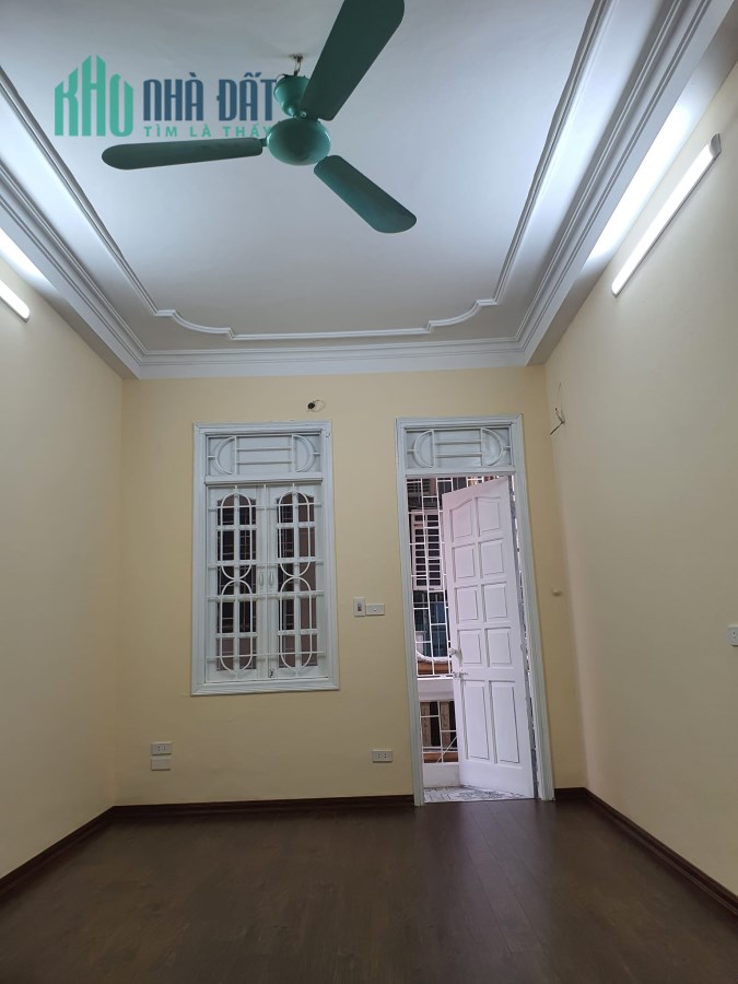 Bán nhà Minh Khai ngõ rộng thênh thang, ô tô cách 10m, DT37m2, giá 3.6 tỷ.