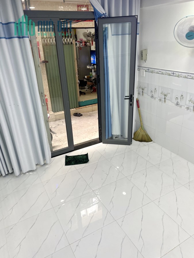 Nhà mới 3 tầng hẻm 728 Trần Hưng Đạo P2Q5 - Giá : 2.65 Tỷ