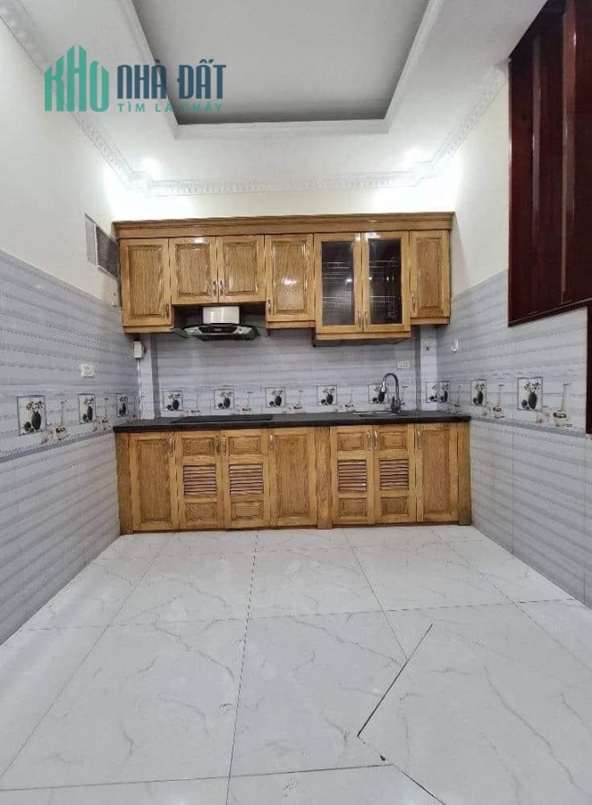 HOT - THẠCH BÀN – LONG BIÊN -40M2 X 5 TẦNG – Ô TÔ VÀO NHÀ – NỞ HẬU – CHỈ NHÔ 4 TỶ.