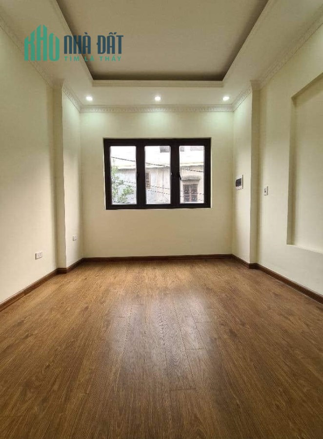 HOT - THẠCH BÀN – LONG BIÊN -40M2 X 5 TẦNG – Ô TÔ VÀO NHÀ – NỞ HẬU – CHỈ NHÔ 4 TỶ.